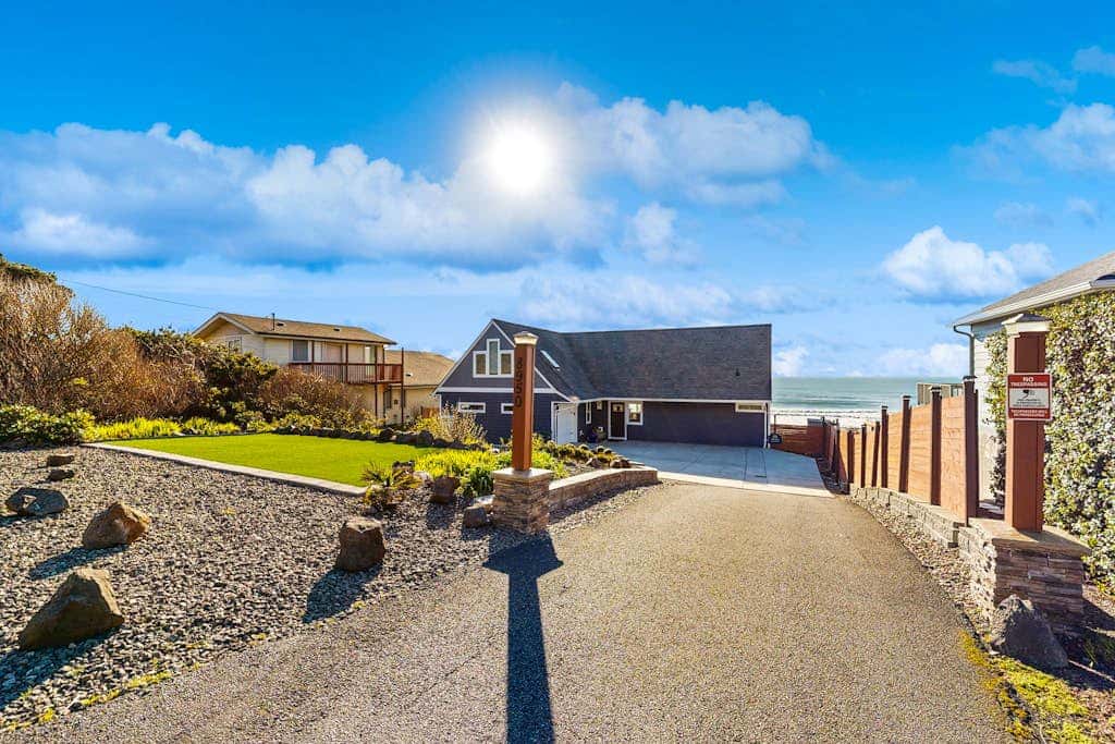 Oceanfront Home with Private Hot Tub, Deck Grill & Uninterrupted Pacific Views