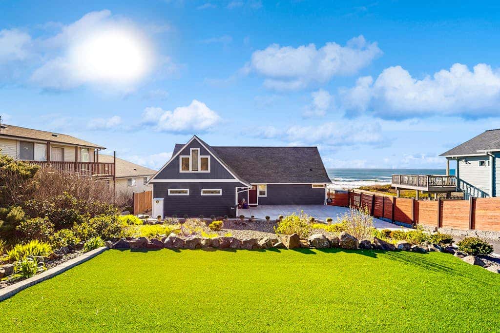 Oceanfront Home with Private Hot Tub, Deck Grill & Uninterrupted Pacific Views