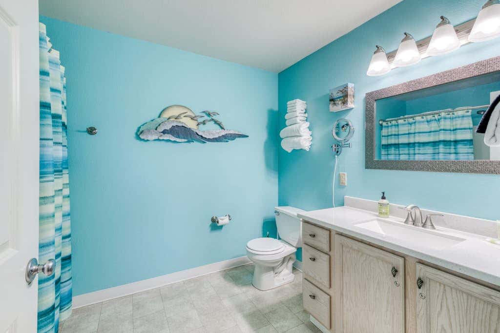 Dog-friendly oceanfront condo with electric fireplace - walk to the beach