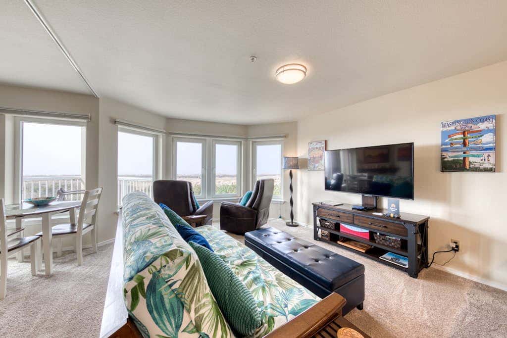 Dog-friendly oceanfront condo with electric fireplace - walk to the beach