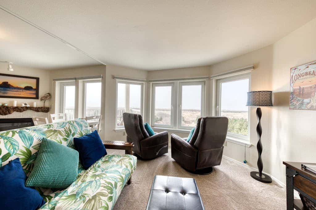 Dog-friendly oceanfront condo with electric fireplace - walk to the beach
