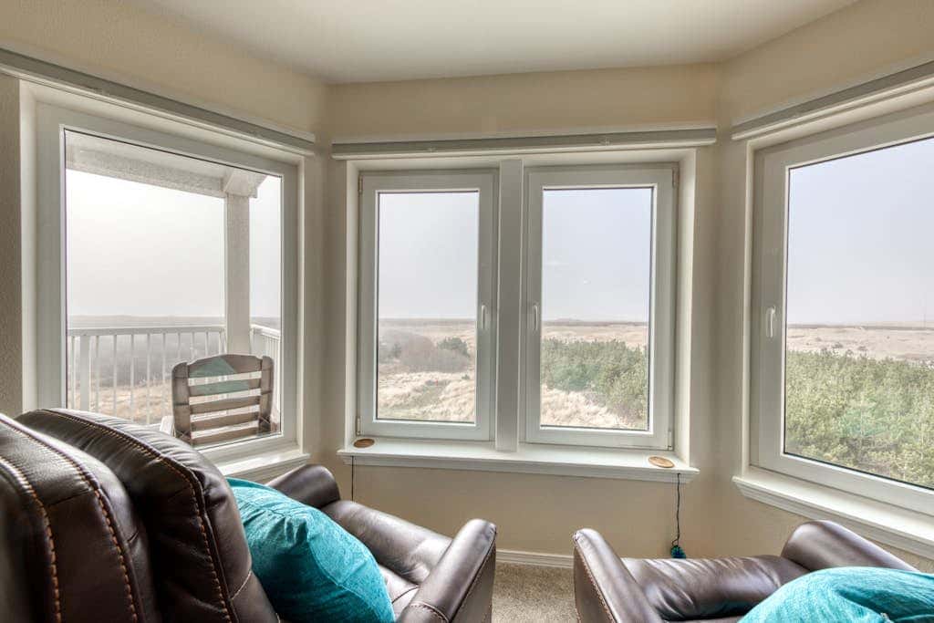 Dog-friendly oceanfront condo with electric fireplace - walk to the beach