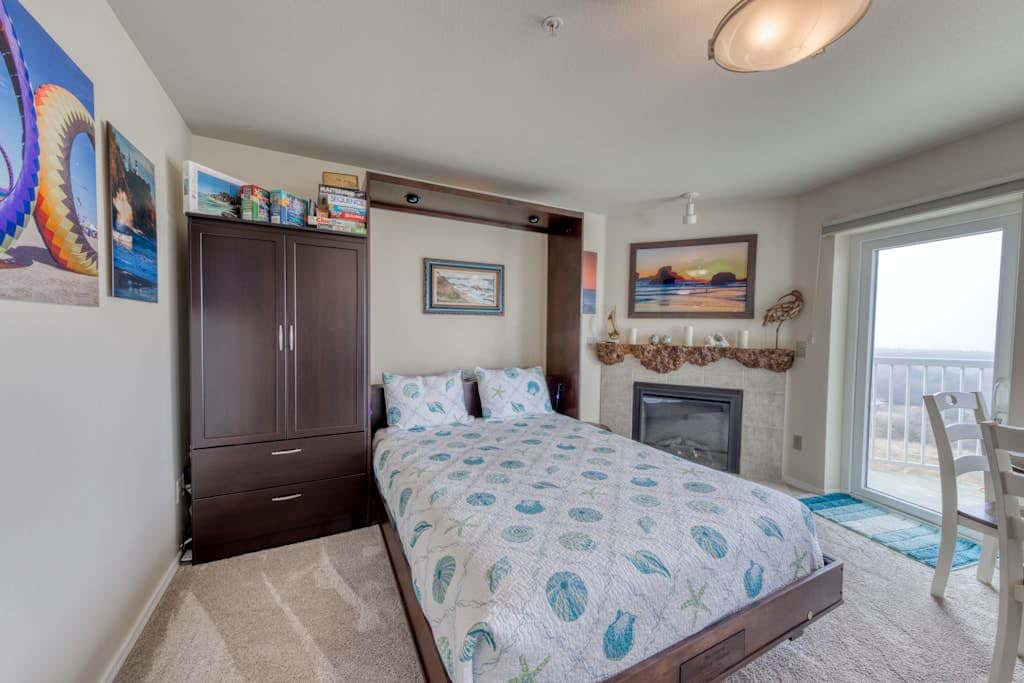 Dog-friendly oceanfront condo with electric fireplace - walk to the beach