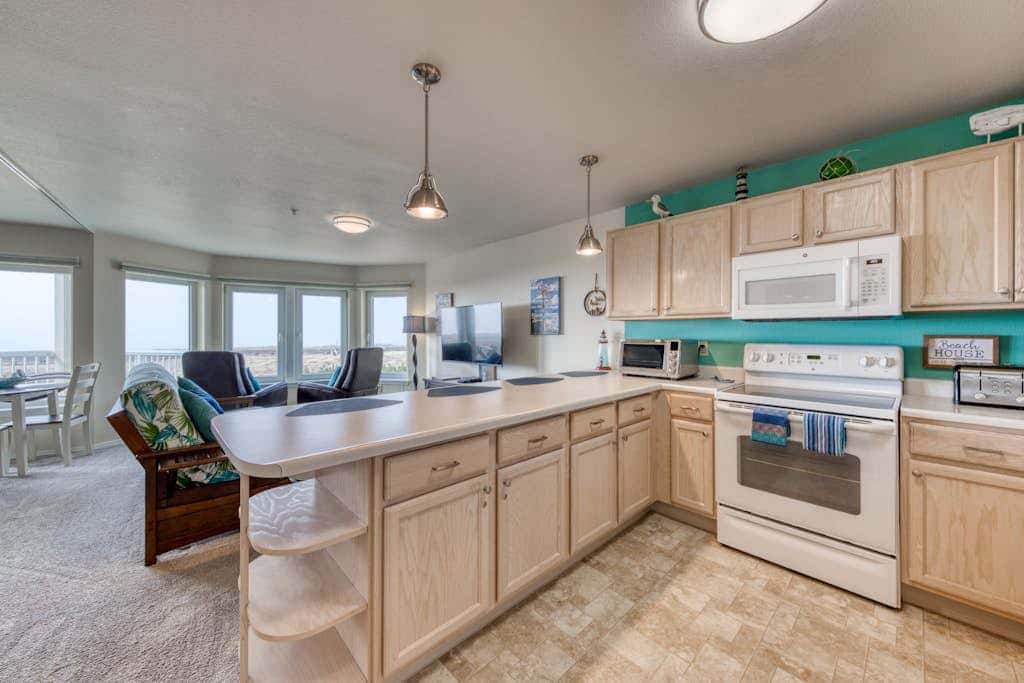 Dog-friendly oceanfront condo with electric fireplace - walk to the beach