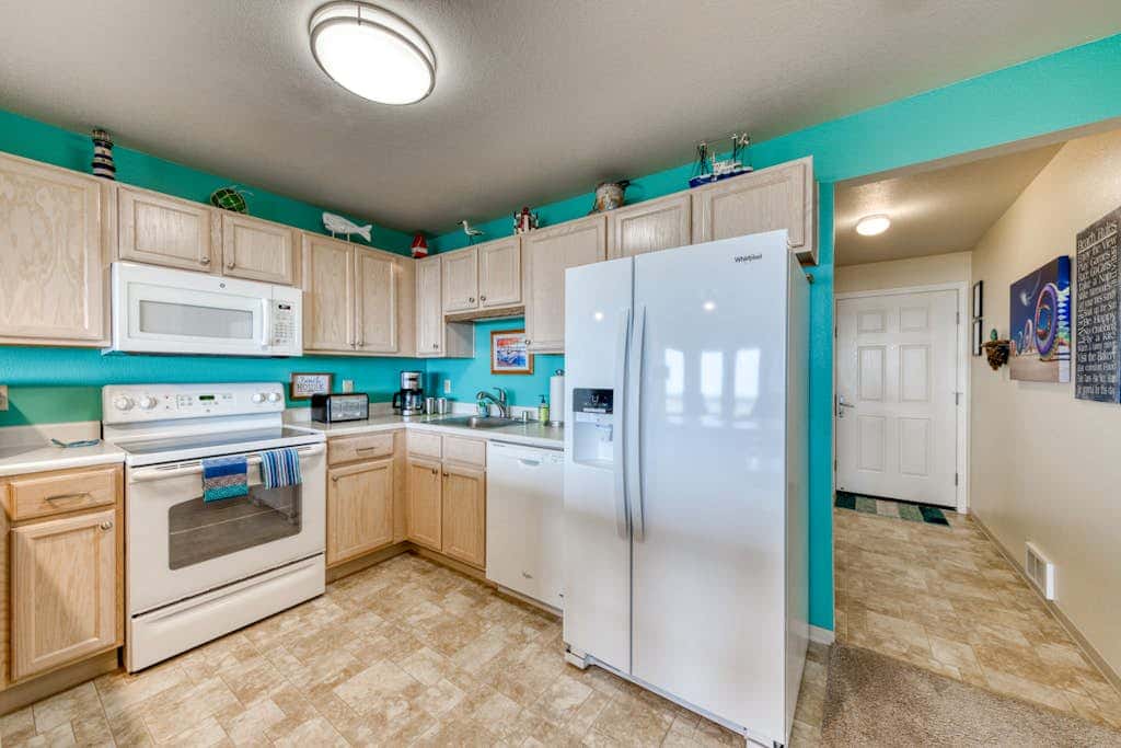 Dog-friendly oceanfront condo with electric fireplace - walk to the beach
