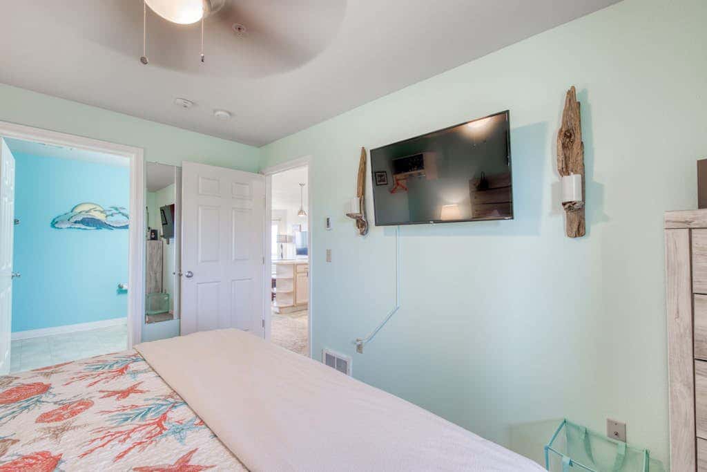 Dog-friendly oceanfront condo with electric fireplace - walk to the beach
