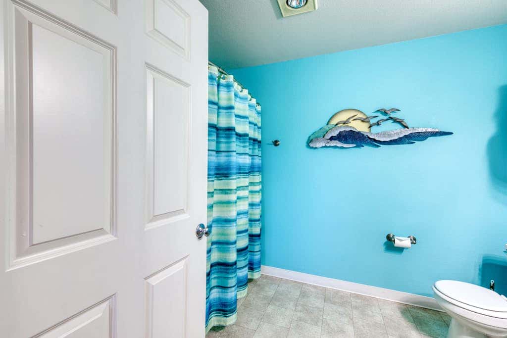 Dog-friendly oceanfront condo with electric fireplace - walk to the beach