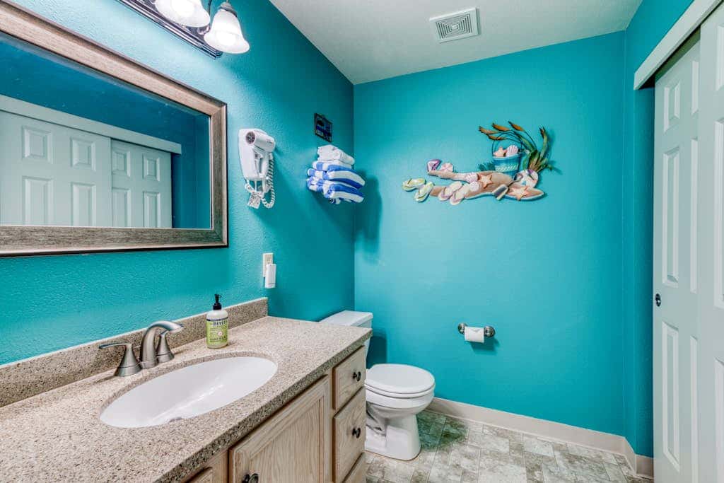 Dog-friendly oceanfront condo with electric fireplace - walk to the beach