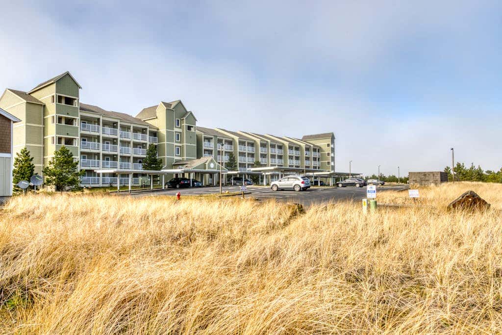 Dog-friendly oceanfront condo with electric fireplace - walk to the beach