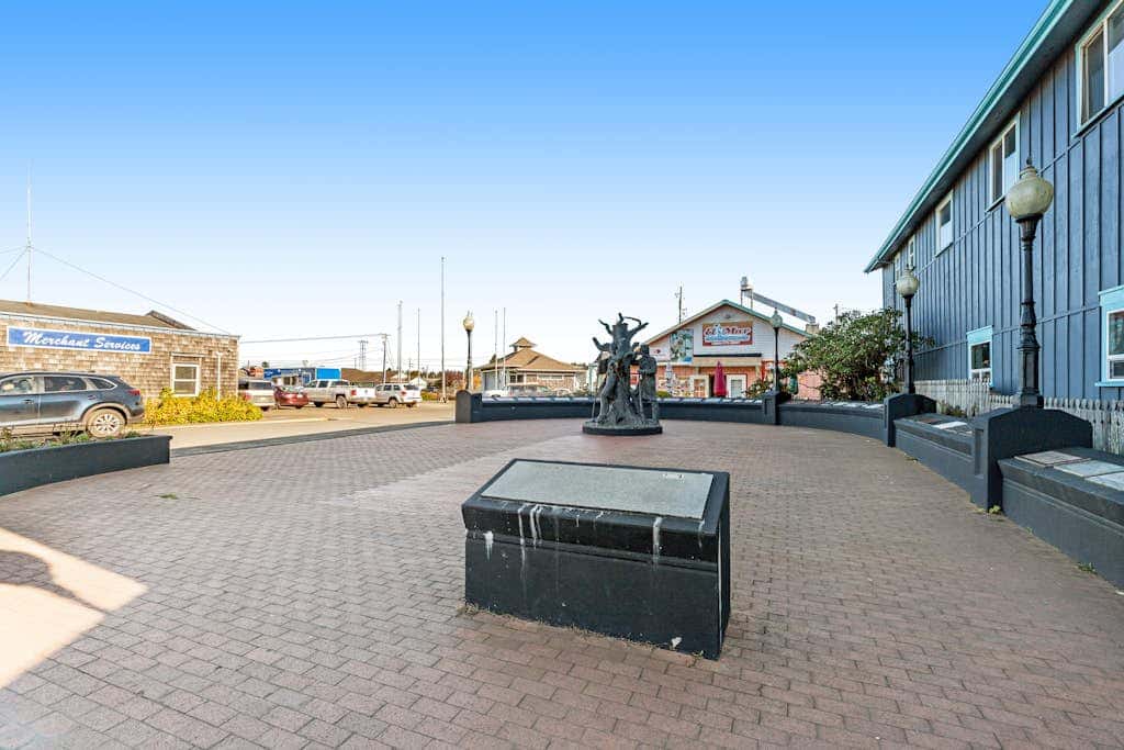 Dog-friendly oceanfront condo with electric fireplace - walk to the beach