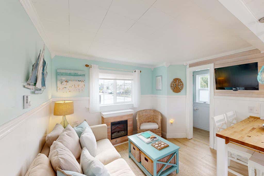 Charming home near beach with fast WiFi & whimsical interior - close to beach
