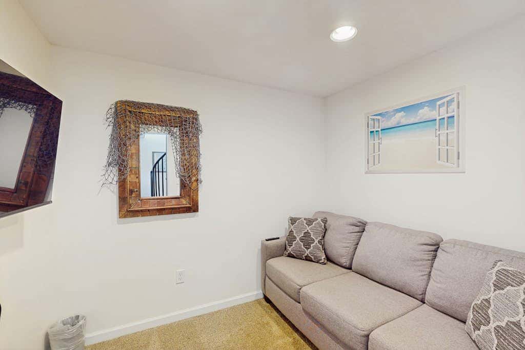 Downtown Condo with rooftop deck - just steps to beach, restaurants, & bars
