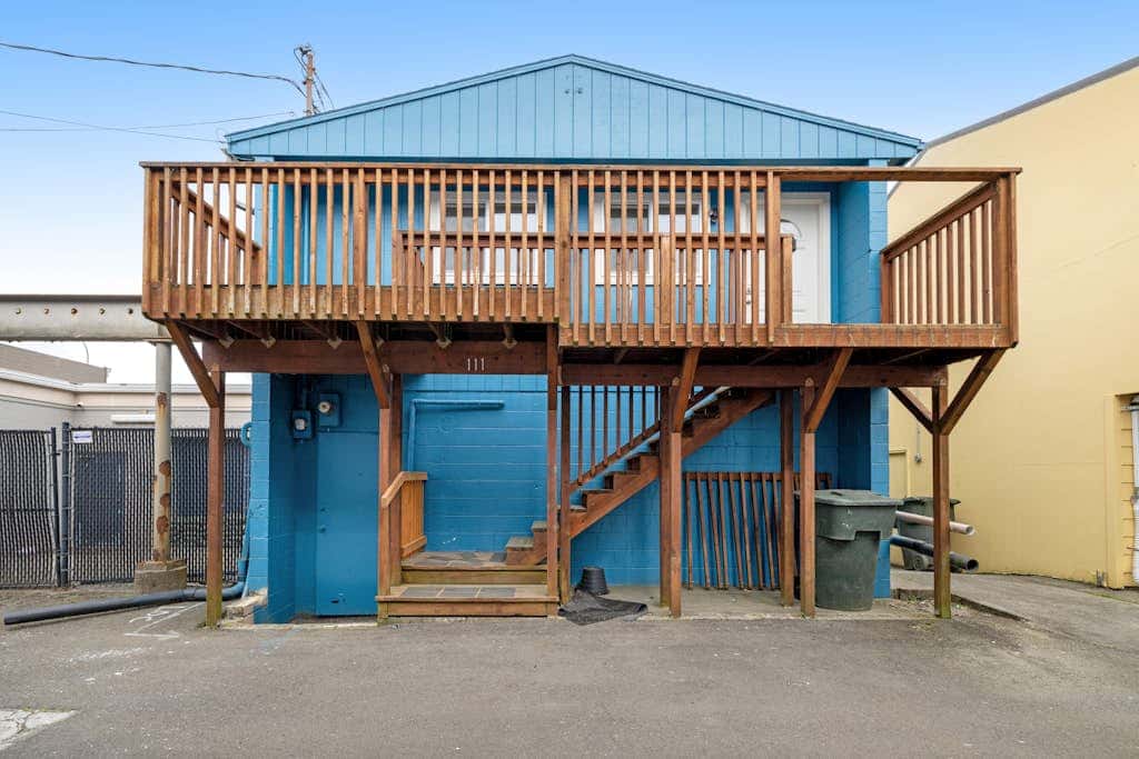 Downtown Condo with rooftop deck - just steps to beach, restaurants, & bars