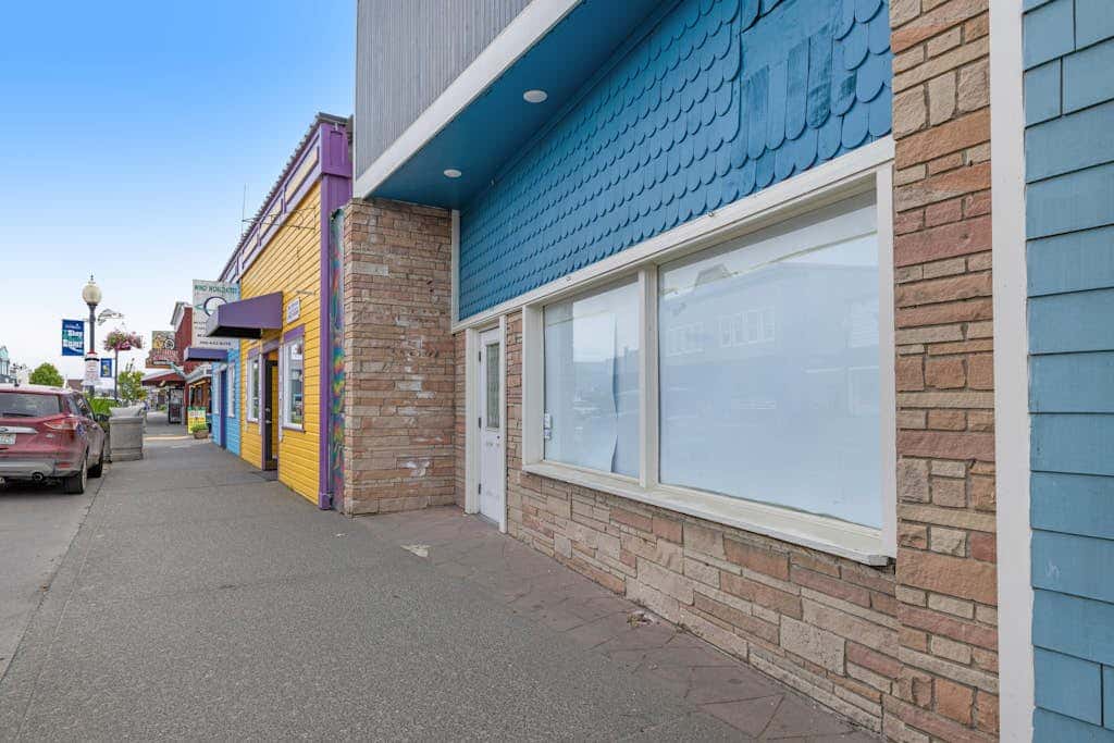 Downtown Condo with rooftop deck - just steps to beach, restaurants, & bars