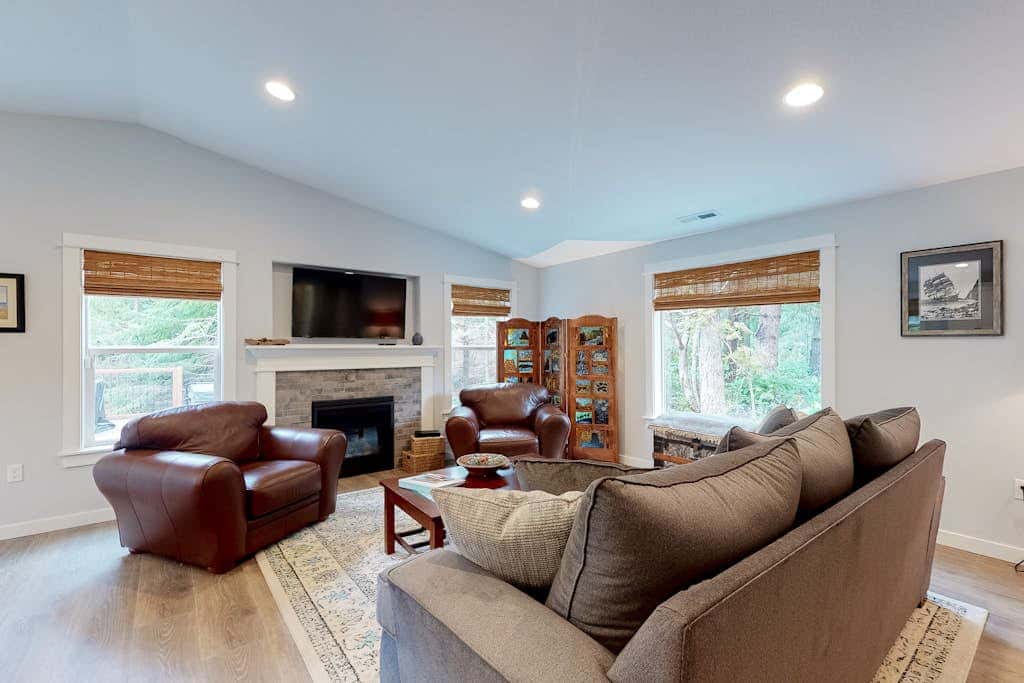 Brand-new home with hot tub, deck, fast WiFi, central AC, & great location