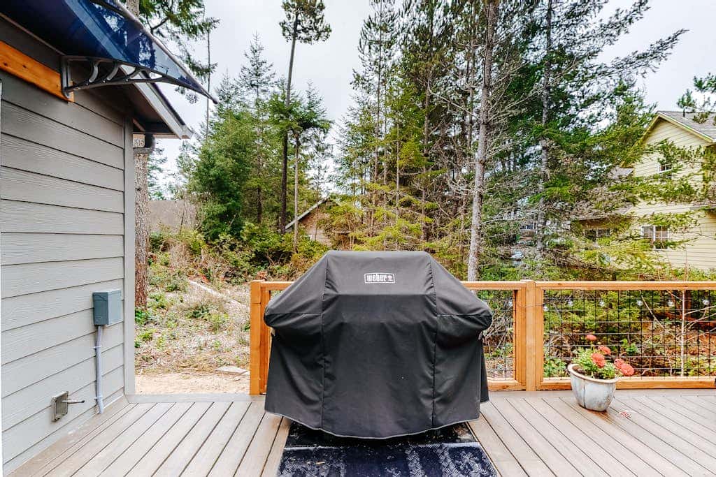 Brand-new home with hot tub, deck, fast WiFi, central AC, & great location