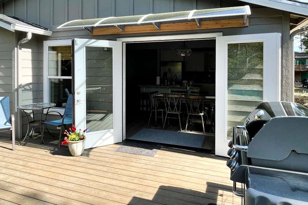 Brand-new home with hot tub, deck, fast WiFi, central AC, & great location