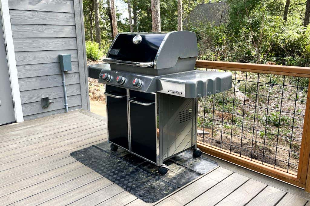 Brand-new home with hot tub, deck, fast WiFi, central AC, & great location
