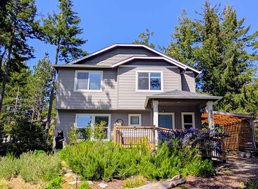 Brand-new home with hot tub, deck, fast WiFi, central AC, & great location