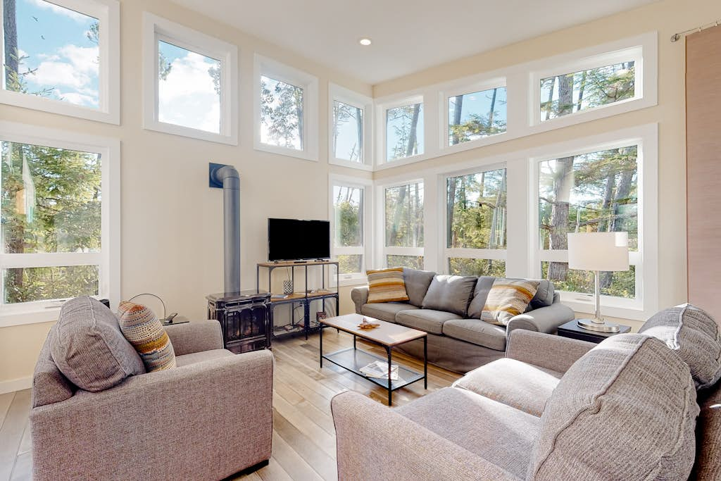 Gorgeous home with a gas grill, kitchen, washer&dryer, patio, & gas fireplace