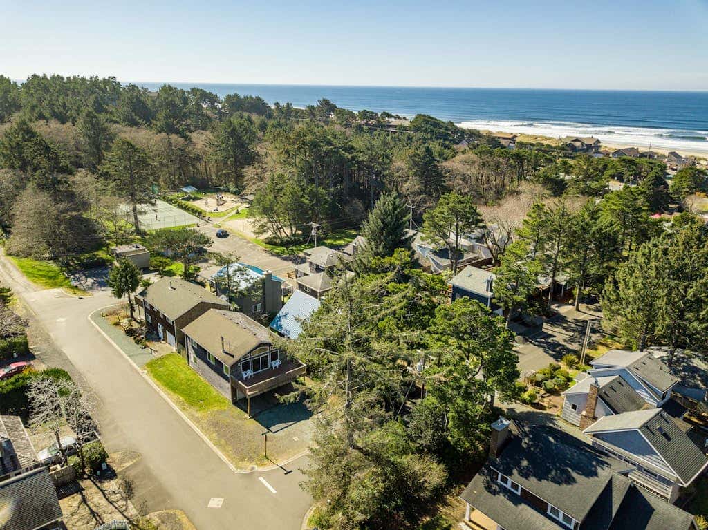 2-story dog-friendly home with beach access, Ping-Pong table, & grill