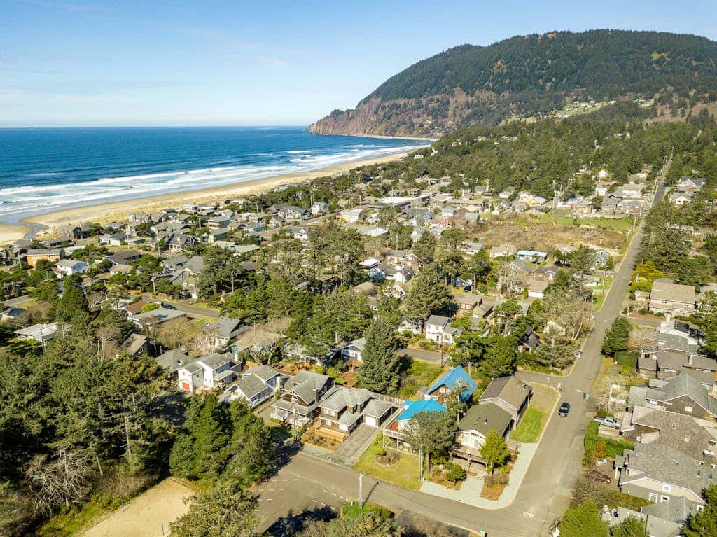 2-story dog-friendly home with beach access, Ping-Pong table, & grill