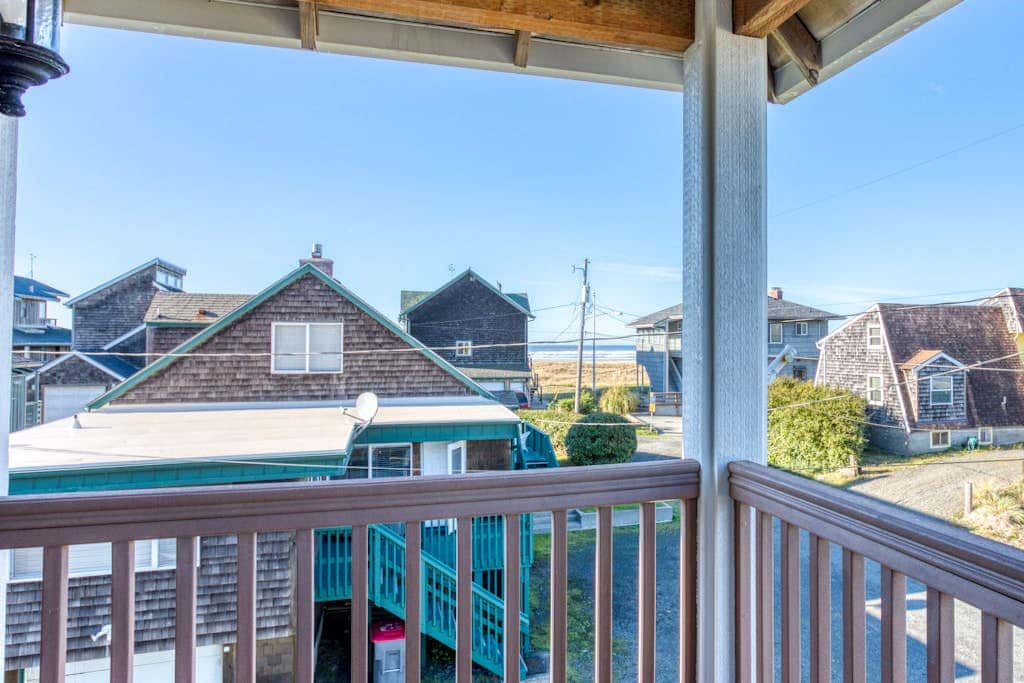 Dog-friendly house near the beach with spectacular views and pool table
