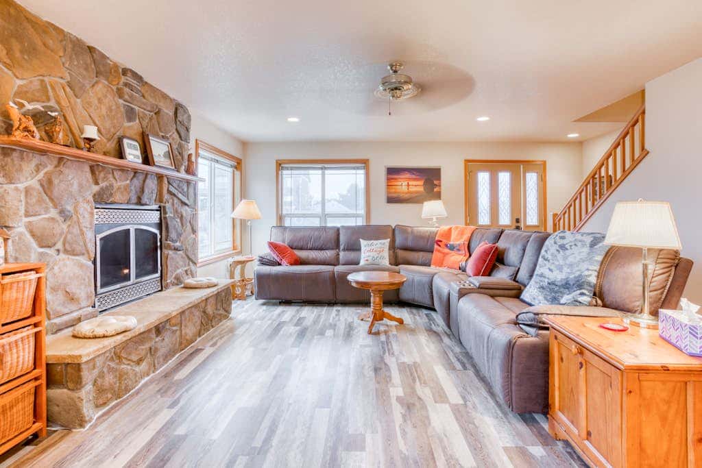 Dog-friendly house near the beach with spectacular views and pool table