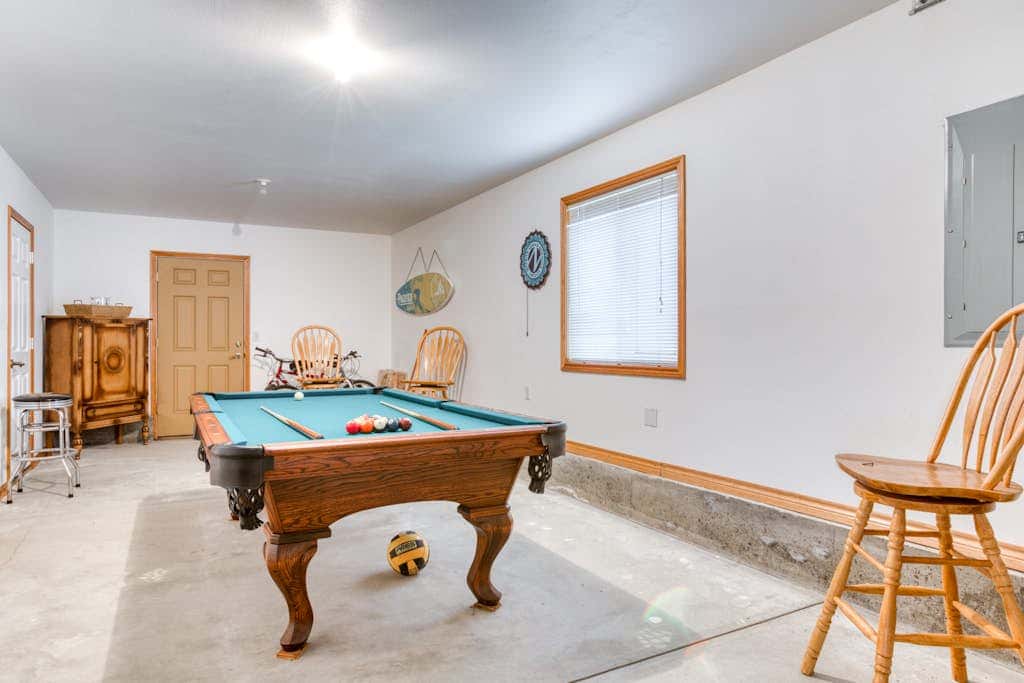 Dog-friendly house near the beach with spectacular views and pool table