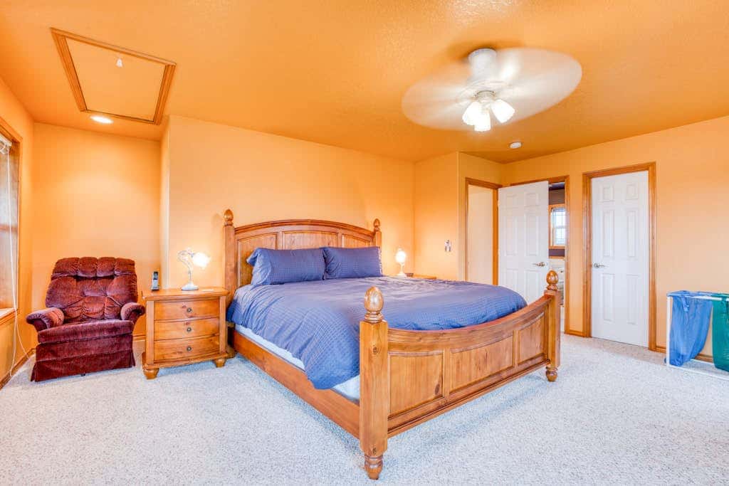 Dog-friendly house near the beach with spectacular views and pool table