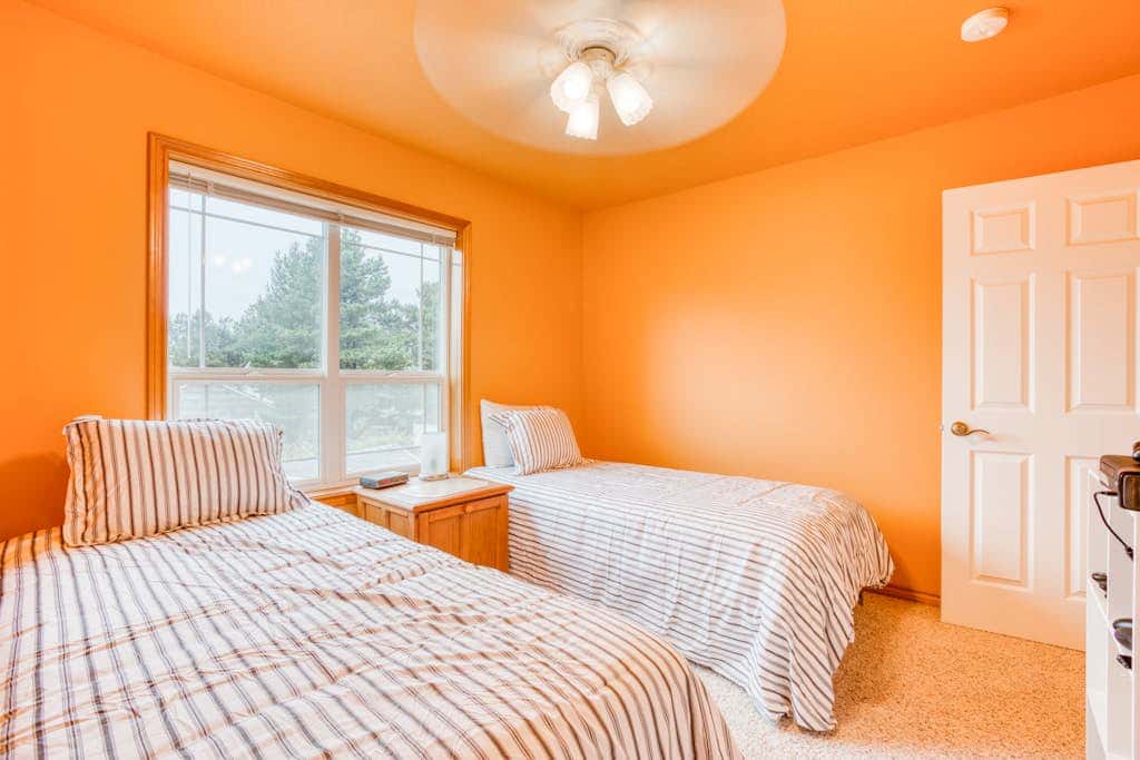 Dog-friendly house near the beach with spectacular views and pool table