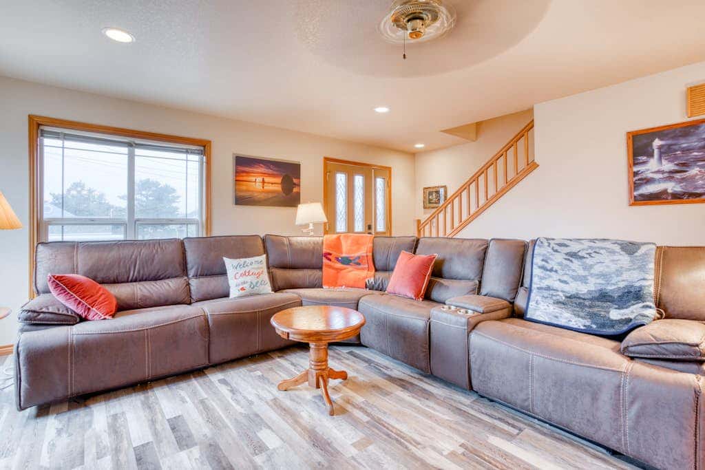 Dog-friendly house near the beach with spectacular views and pool table