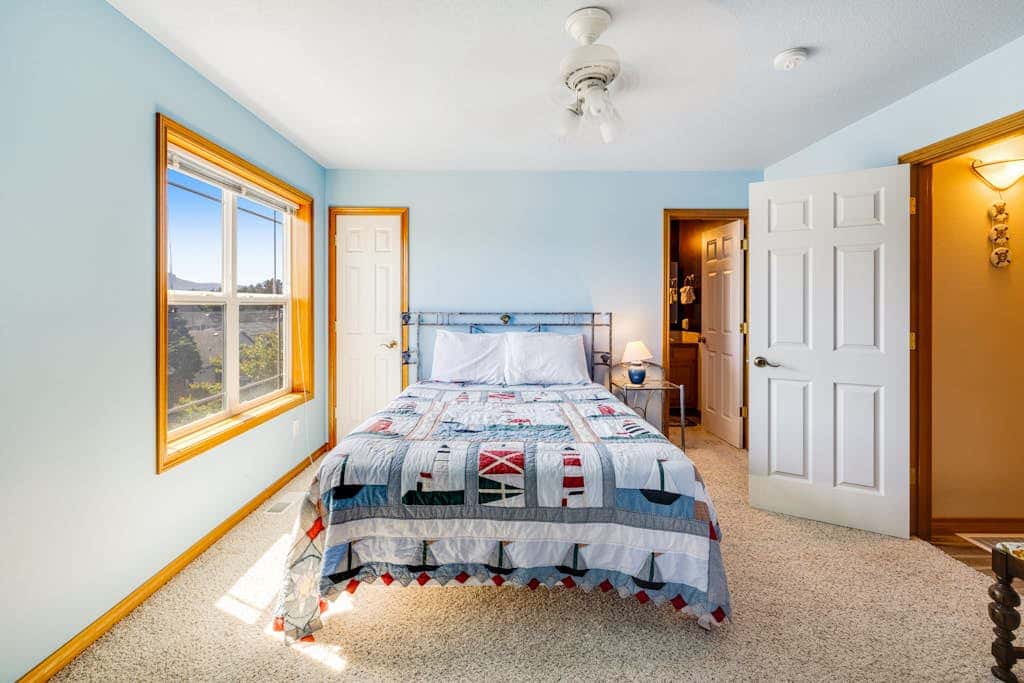 Dog-friendly house near the beach with spectacular views and pool table