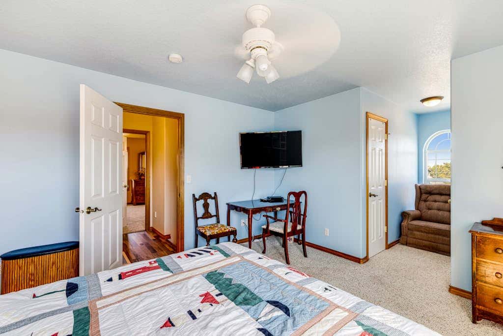 Dog-friendly house near the beach with spectacular views and pool table