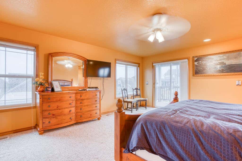 Dog-friendly house near the beach with spectacular views and pool table