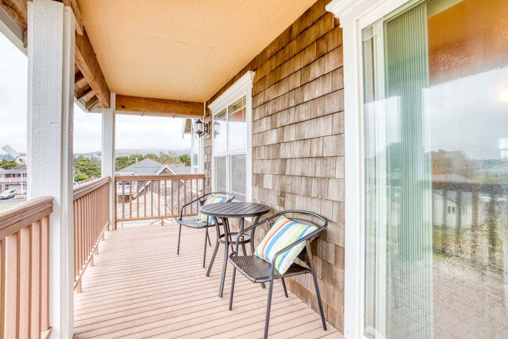 Dog-friendly house near the beach with spectacular views and pool table