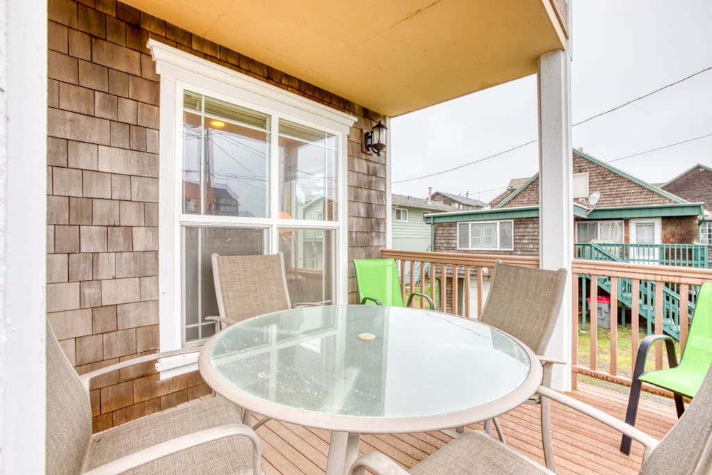 Dog-friendly house near the beach with spectacular views and pool table