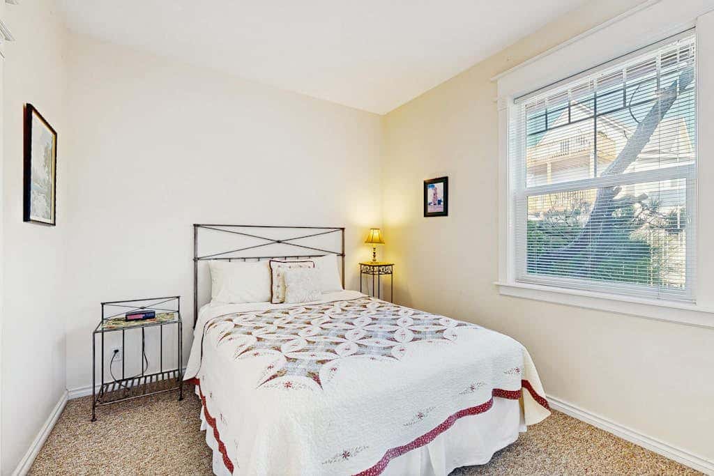 Side-by-side ocean view homes with enclosed yard & hot tubs - 1 block to beach