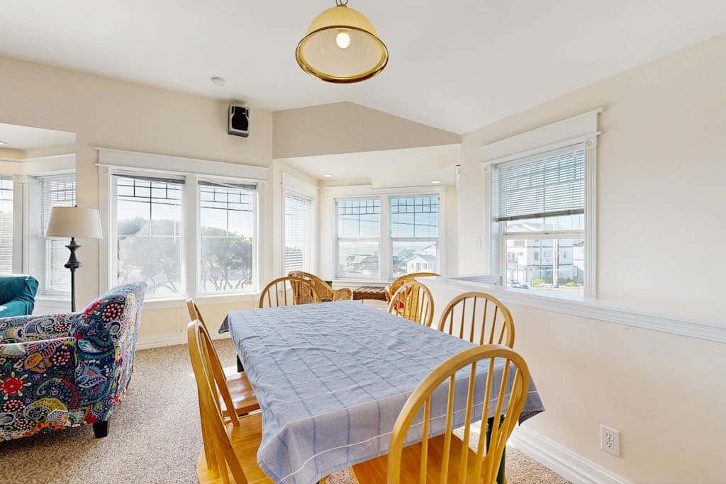 Side-by-side ocean view homes with enclosed yard & hot tubs - 1 block to beach
