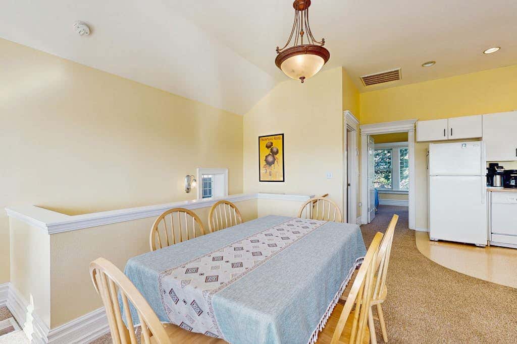 Side-by-side ocean view homes with enclosed yard & hot tubs - 1 block to beach