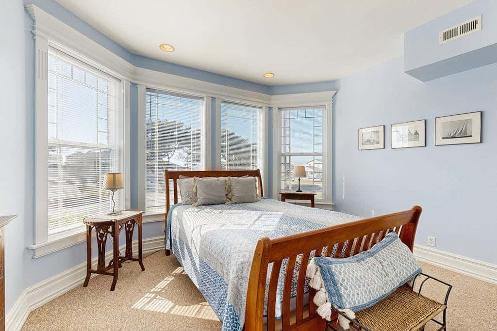 Side-by-side ocean view homes with enclosed yard & hot tubs - 1 block to beach