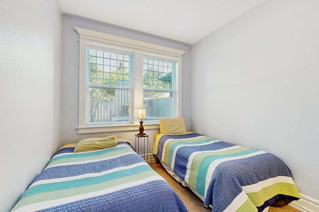 Side-by-side ocean view homes with enclosed yard & hot tubs - 1 block to beach