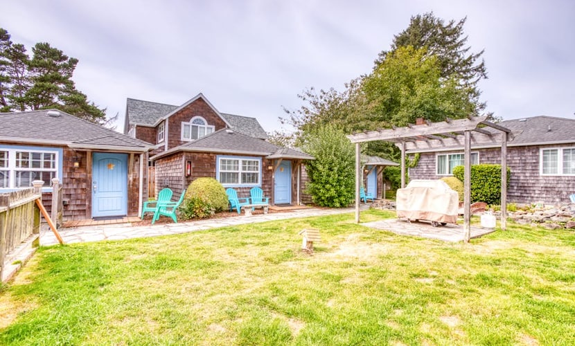 Hidden Villa Cottages -Entire Property, Six Cottages