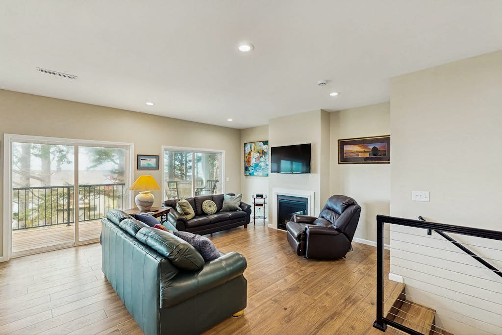 Charming home with ocean views, patio, BBQ grill, WiFi, W&D, walk to beach