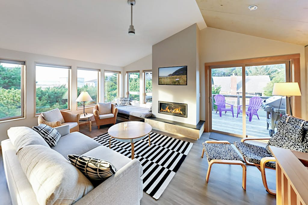 Ocean-view modern masterpiece just 4 houses down from beach - fireplace & grill