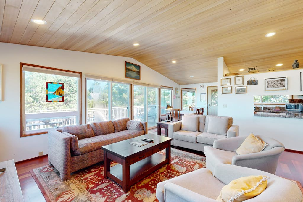 2-story dog-friendly home with Ping-Pong, gas grill, deck, electric fireplace