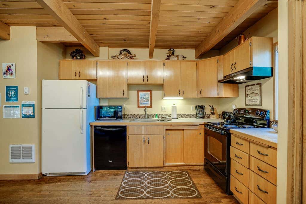 Dog-friendly cabin with deck, mountain views, pools, & hot tubs