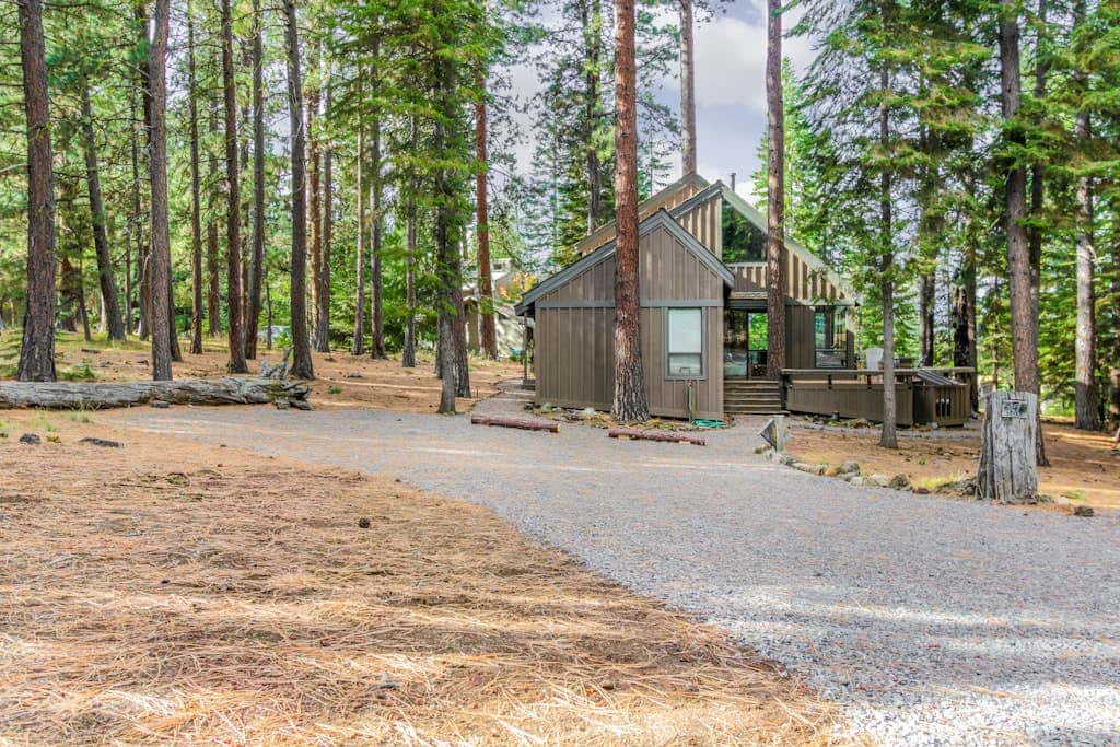Dog-friendly cabin with deck, mountain views, pools, & hot tubs