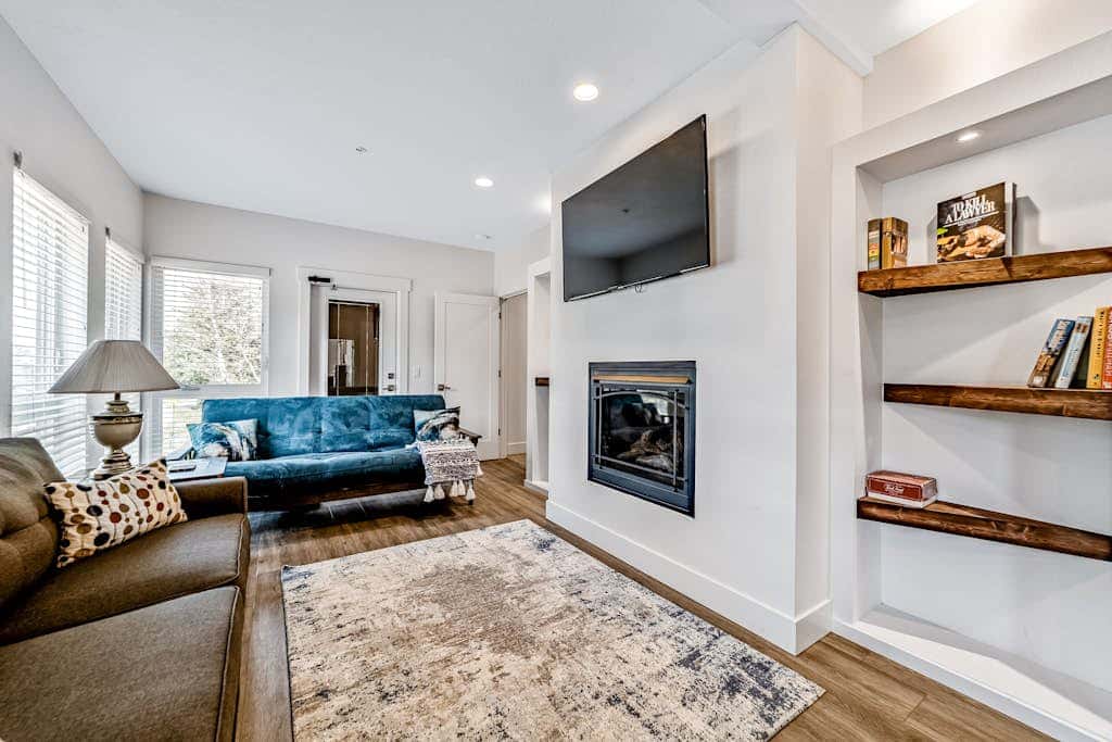 Sunny apt with fireplace, partial water views, washer/dryer, grill & AC