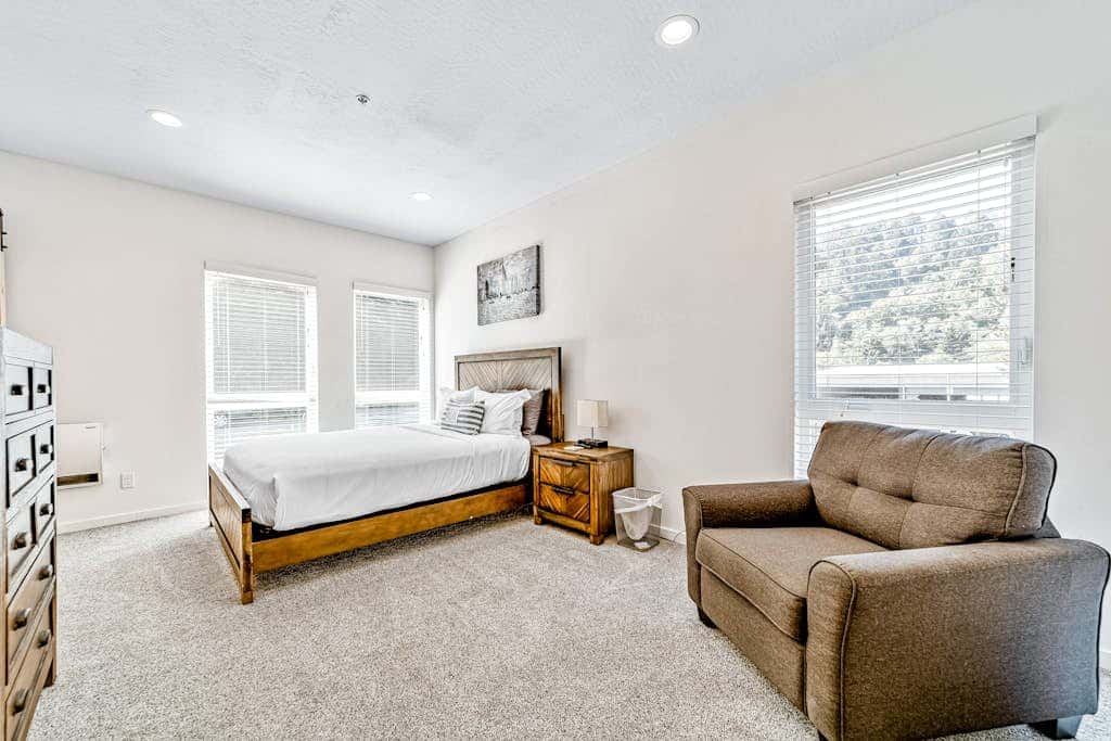 Sunny apt with fireplace, partial water views, washer/dryer, grill & AC